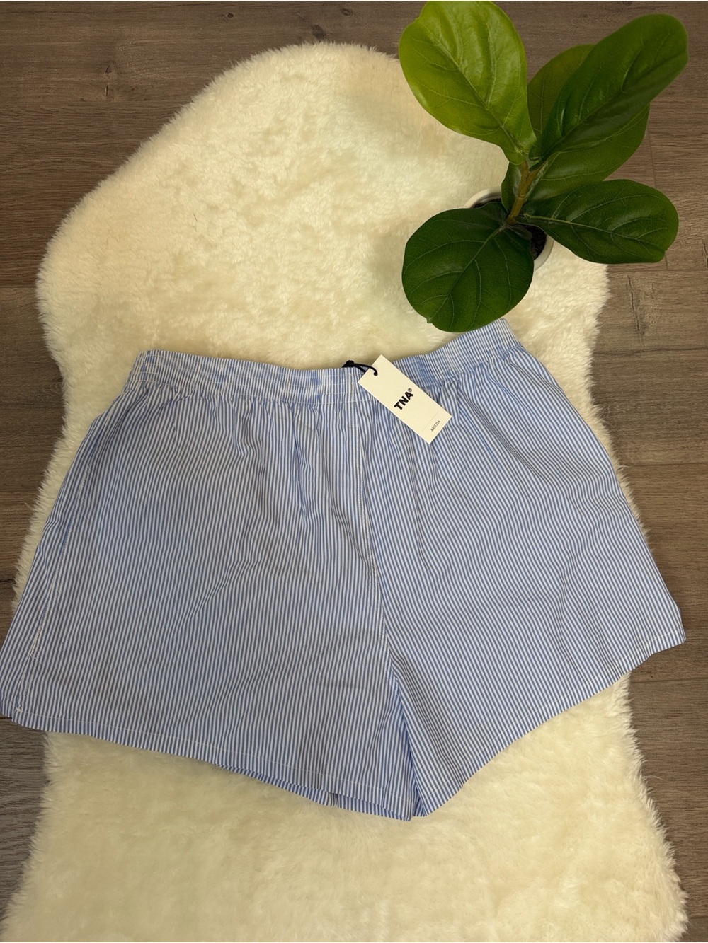 NWT Aritzia TNA High-Waist Shorts - Picture 9 of 10
